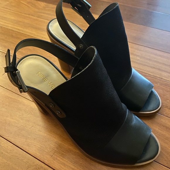 Size 9, Nine West, open toe, black leather, heal strap with 4” wooden healed - Picture 6 of 9